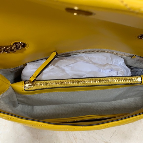 TORY BURCH KIRA CHEVRON CONVERTIBLE SHOULDER BAG - Picture 12 of 16